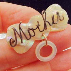 ANTIQUE 1940 "MOTHER" IN SCRIPT W/ DANGLING RING ON MOTHER OF PEARL EUC PIN 7